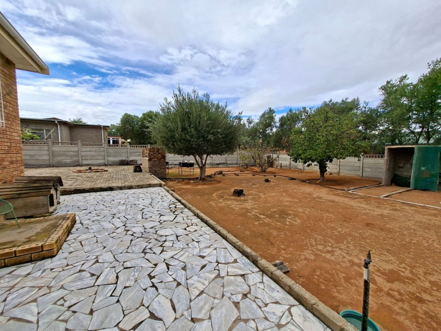 4 Bedroom Property for Sale in Vanrhynsdorp Western Cape